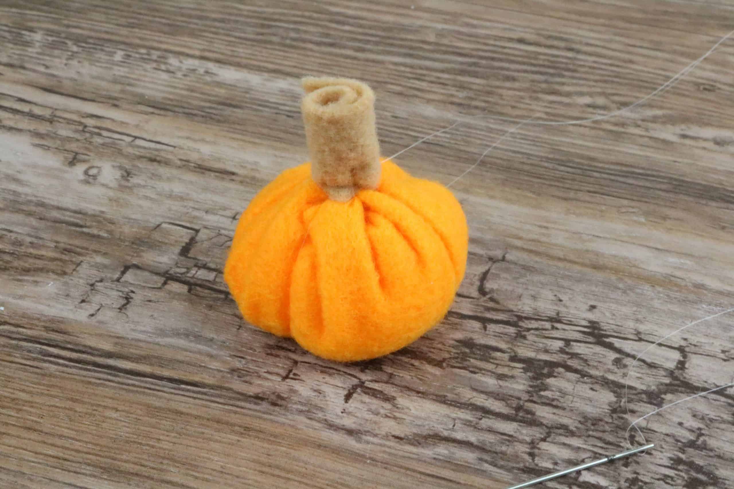 Felt Pumkins Step 8 scaled