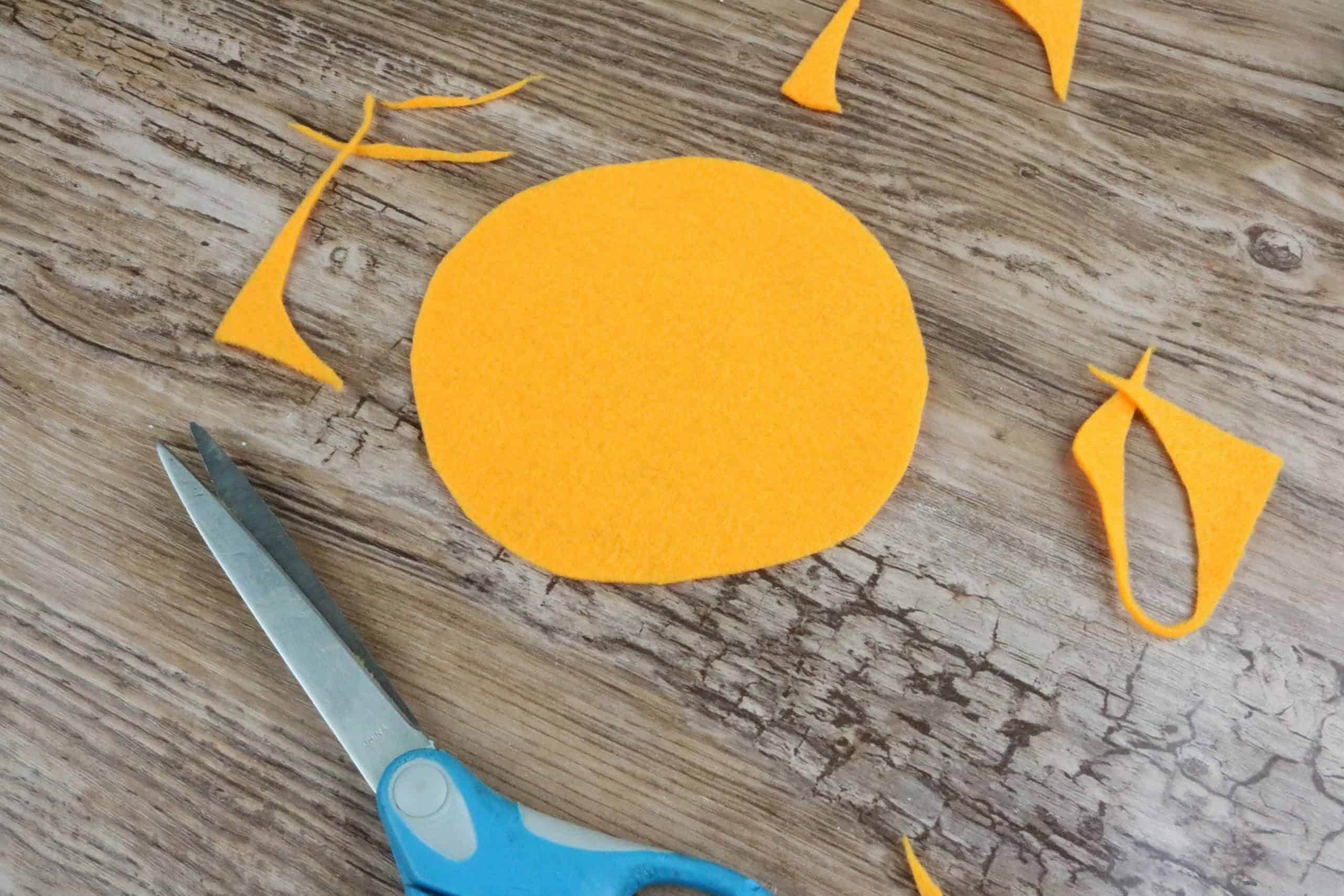 Felt Pumpkins Step 1 scaled