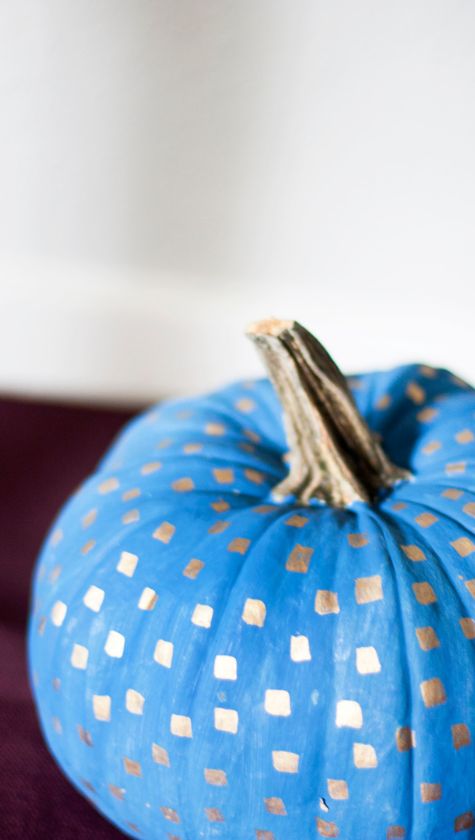 20 Unique No Carve Pumpkin Decorating Ideas: Halloween Fun metallic pen colored mini no carve pumpkin ideas